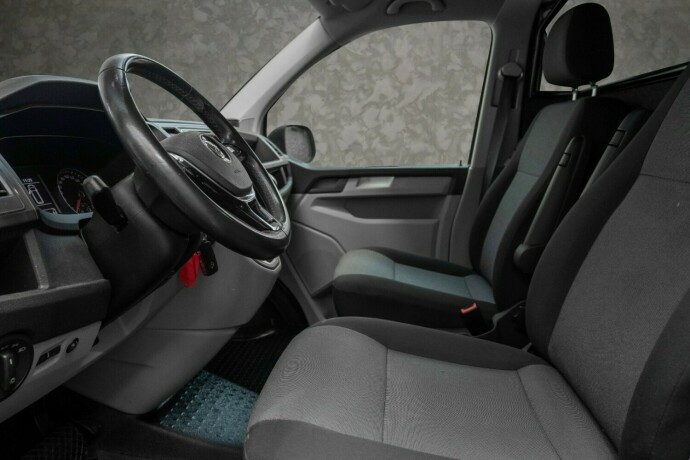 volkswagen-transporter-diesel-2017-big-18