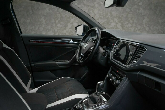 volkswagen-t-roc-bensin-2018-big-31