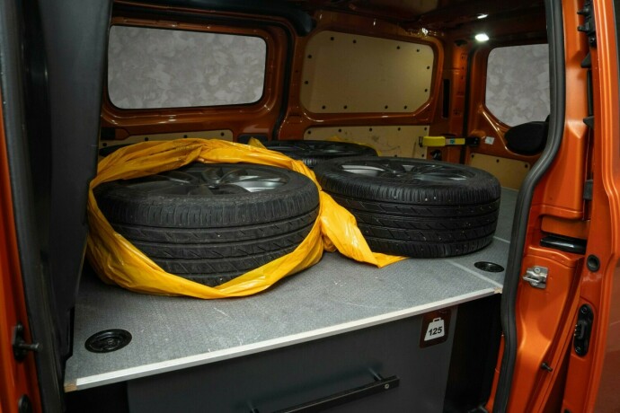 ford-transit-custom-diesel-2018-big-30