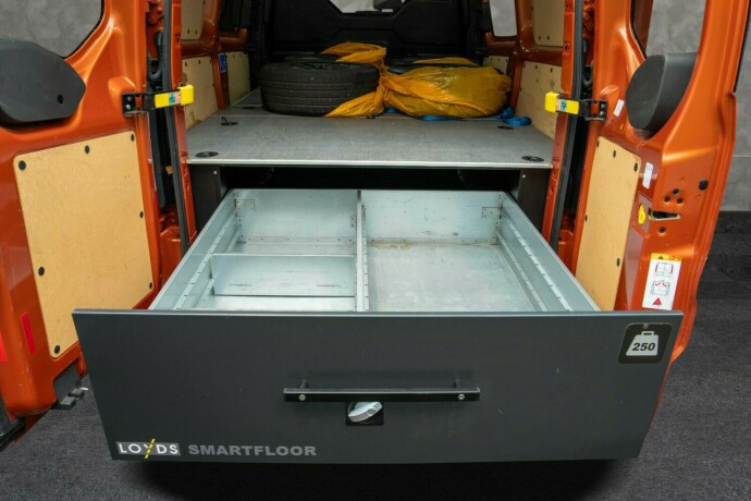 ford-transit-custom-diesel-2018-big-27