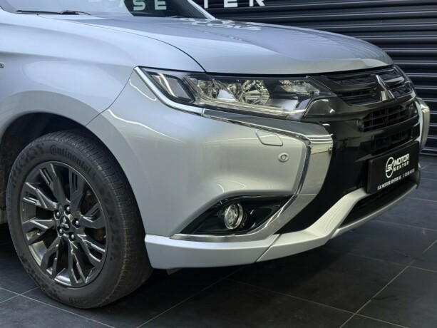 mitsubishi-outlander-elektrisitetbensin-2017-big-2