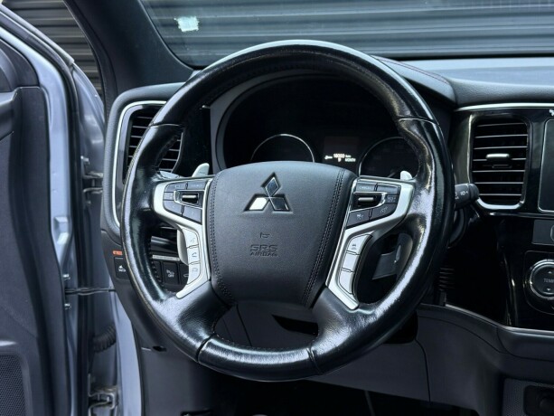 mitsubishi-outlander-elektrisitetbensin-2017-big-12