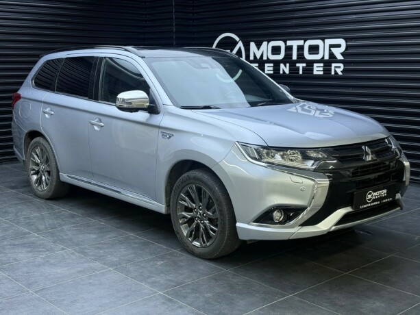 mitsubishi-outlander-elektrisitetbensin-2017-big-0