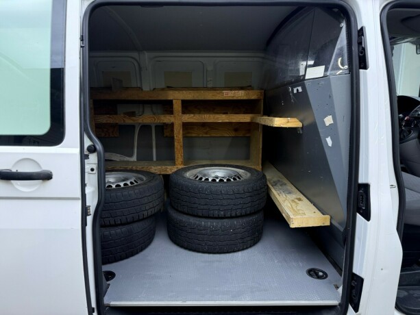 volkswagen-transporter-diesel-2013-big-21