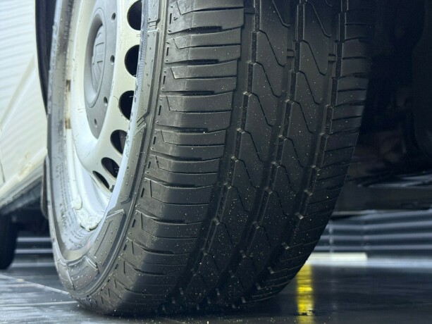 volkswagen-transporter-diesel-2013-big-7