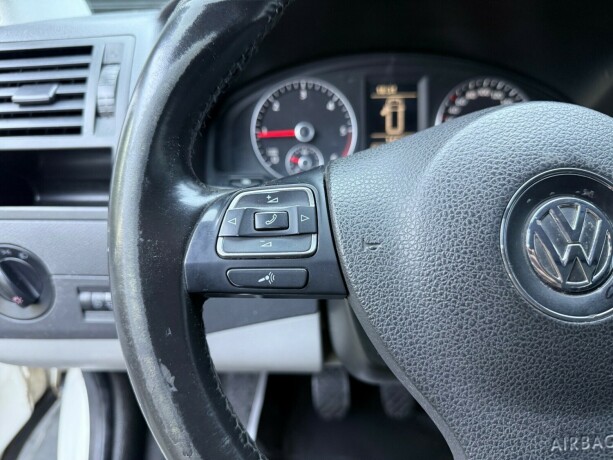 volkswagen-transporter-diesel-2013-big-13