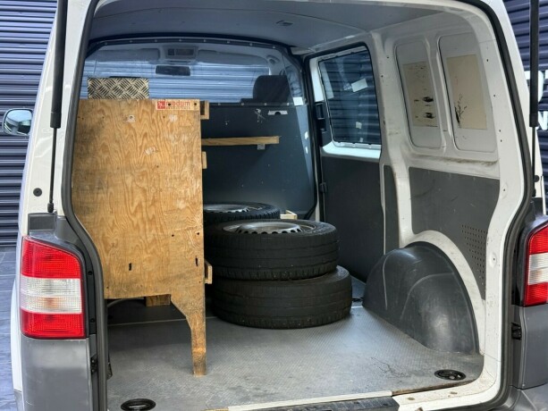 volkswagen-transporter-diesel-2013-big-23