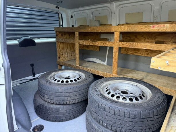 volkswagen-transporter-diesel-2013-big-22