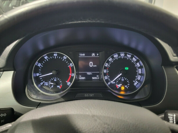 skoda-fabia-bensin-2017-big-11