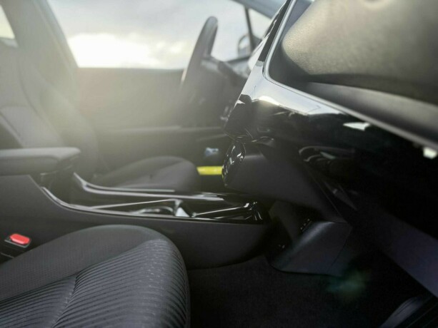 toyota-prius-elektrisitetbensin-2017-big-12