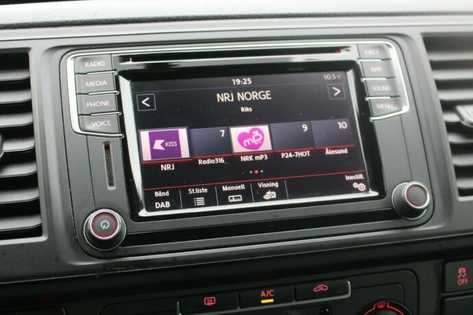 volkswagen-transporter-diesel-2018-big-19