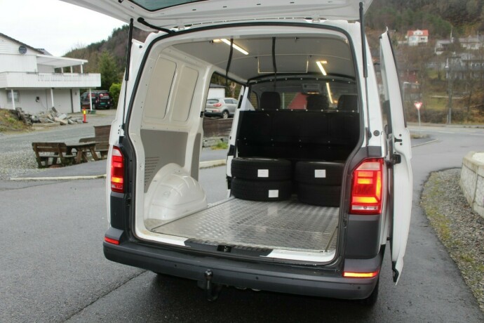 volkswagen-transporter-diesel-2018-big-7