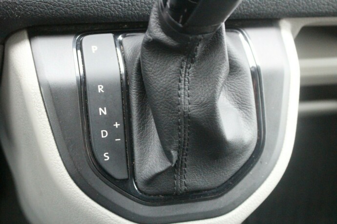 volkswagen-transporter-diesel-2018-big-16