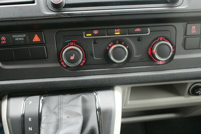 volkswagen-transporter-diesel-2018-big-18