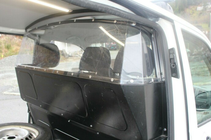 volkswagen-transporter-diesel-2018-big-8