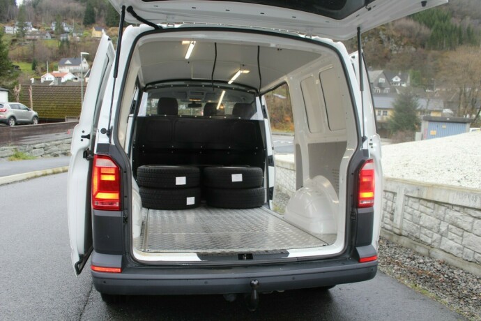 volkswagen-transporter-diesel-2018-big-6