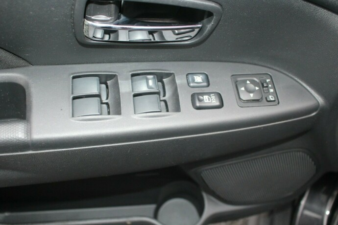 mitsubishi-asx-bensin-2013-big-8