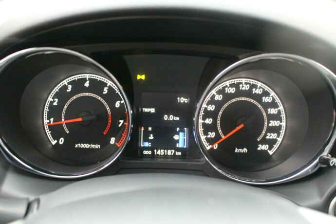 mitsubishi-asx-bensin-2013-big-10