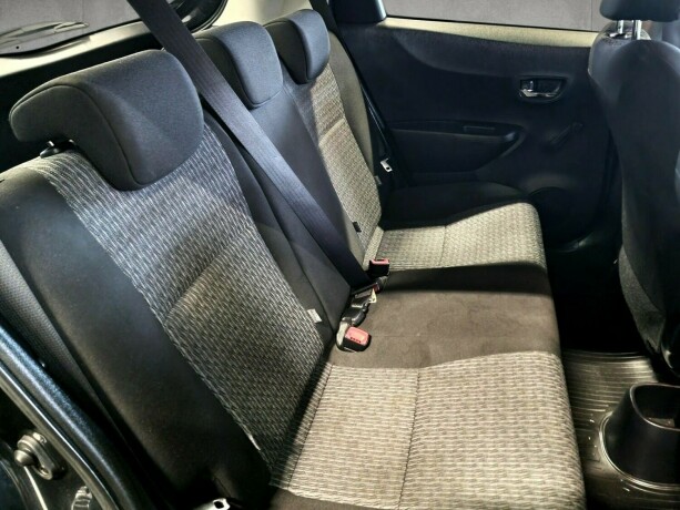 toyota-yaris-bensin-2013-big-18