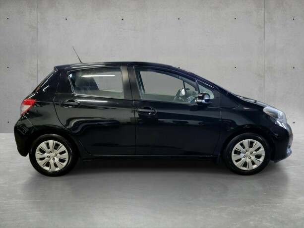 toyota-yaris-bensin-2013-big-6