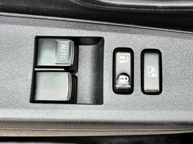 toyota-yaris-bensin-2013-big-22