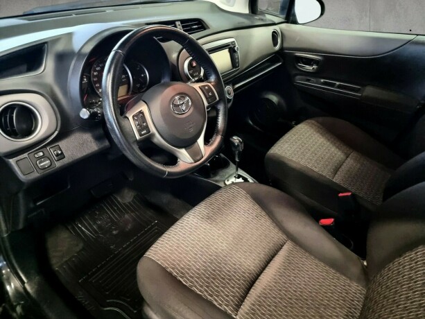 toyota-yaris-bensin-2013-big-16