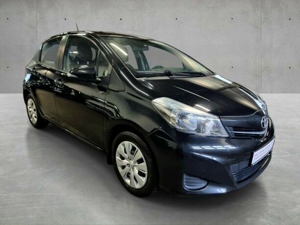 toyota-yaris-bensin-2013-big-1