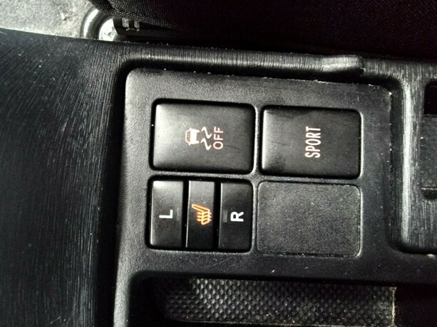 toyota-yaris-bensin-2013-big-20