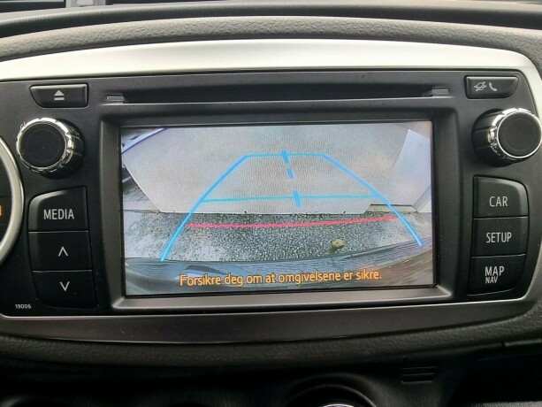 toyota-yaris-bensin-2013-big-11