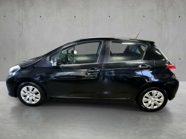 toyota-yaris-bensin-2013-big-3