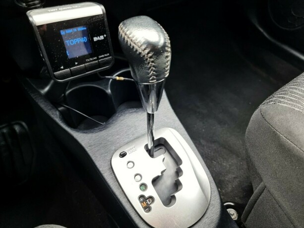 toyota-yaris-bensin-2013-big-9