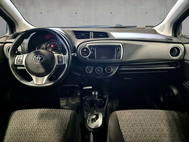 toyota-yaris-bensin-2013-big-15