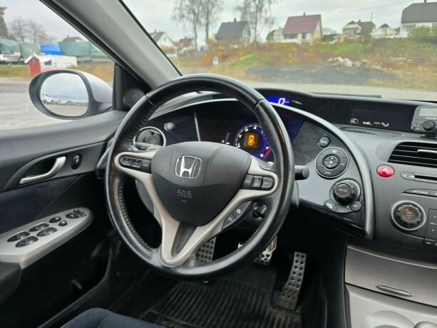 honda-civic-bensin-2007-big-24