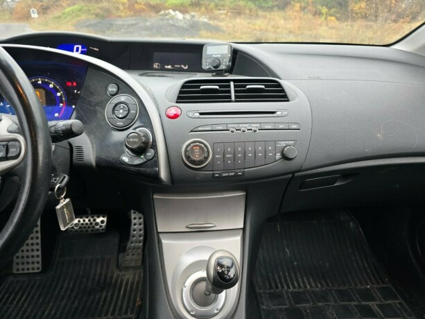 honda-civic-bensin-2007-big-23