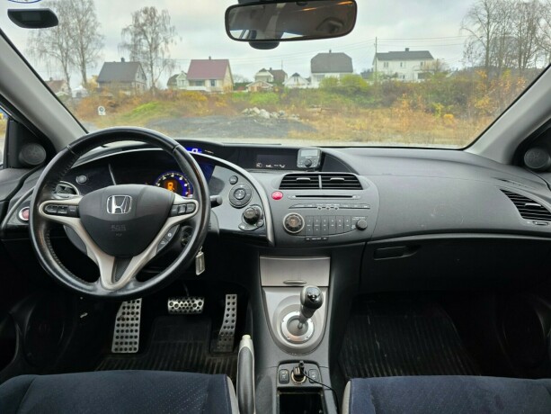 honda-civic-bensin-2007-big-6