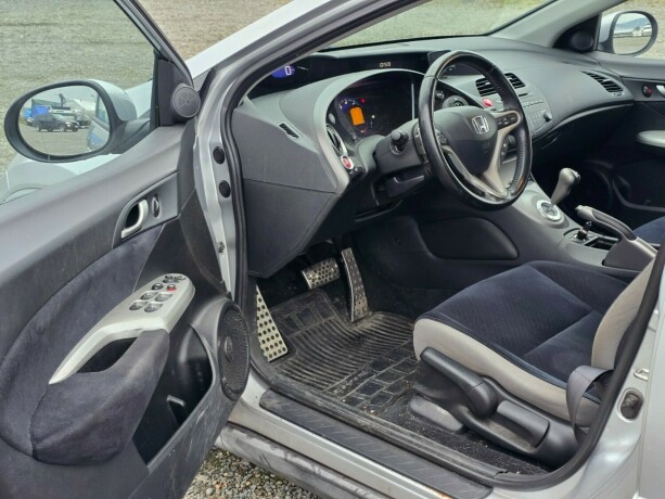 honda-civic-bensin-2007-big-13