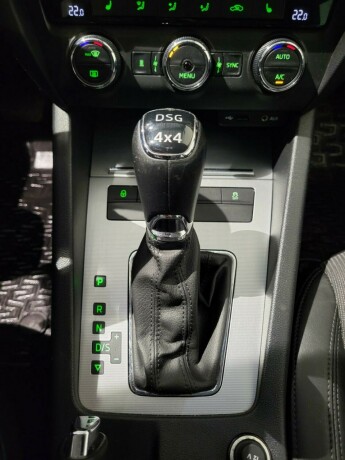 skoda-octavia-bensin-2017-big-18