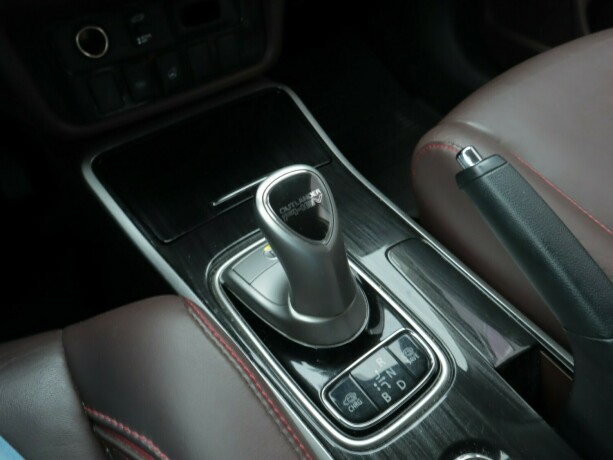 mitsubishi-outlander-elektrisitetbensin-2016-big-13