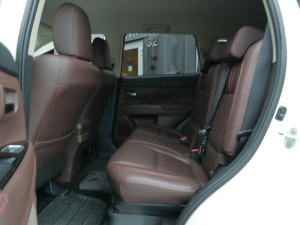 mitsubishi-outlander-elektrisitetbensin-2016-big-12