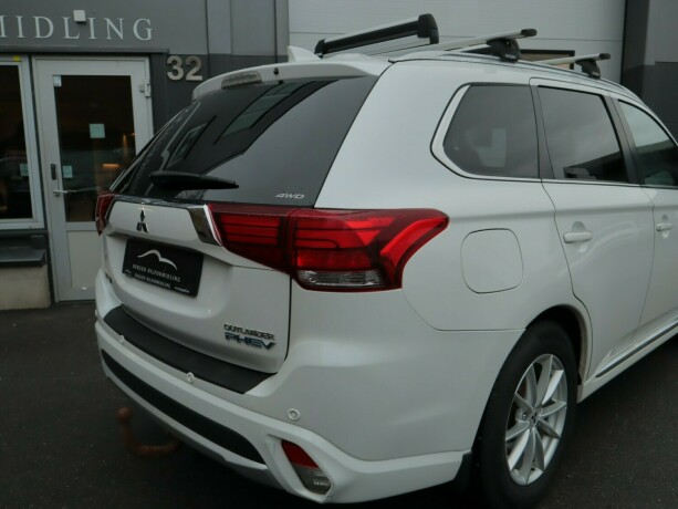 mitsubishi-outlander-elektrisitetbensin-2016-big-5