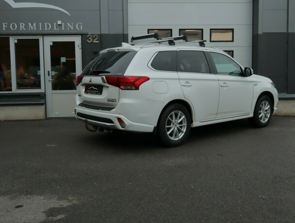 mitsubishi-outlander-elektrisitetbensin-2016-big-1