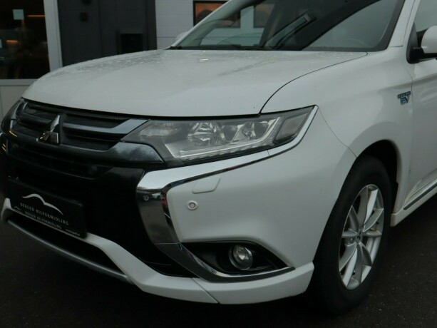 mitsubishi-outlander-elektrisitetbensin-2016-big-4