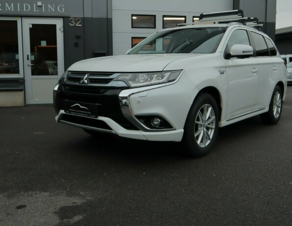 mitsubishi-outlander-elektrisitetbensin-2016-big-2