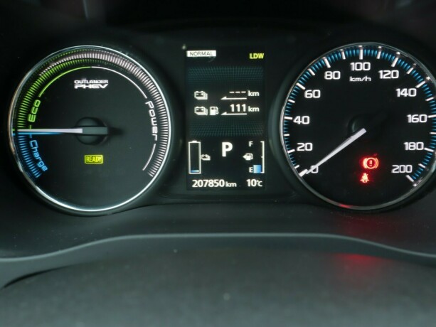 mitsubishi-outlander-elektrisitetbensin-2016-big-26