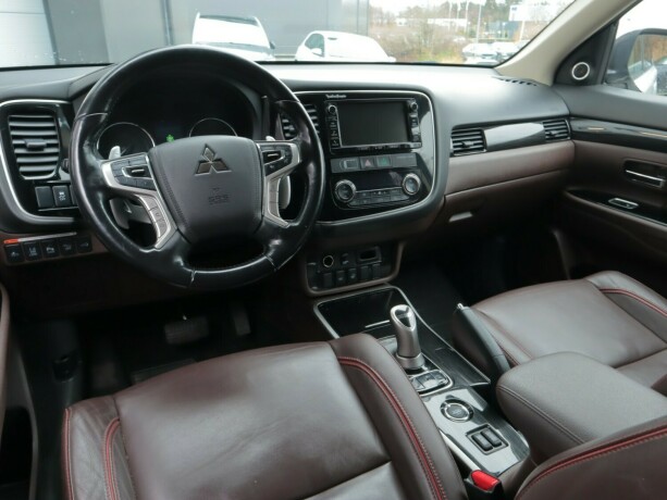 mitsubishi-outlander-elektrisitetbensin-2016-big-8