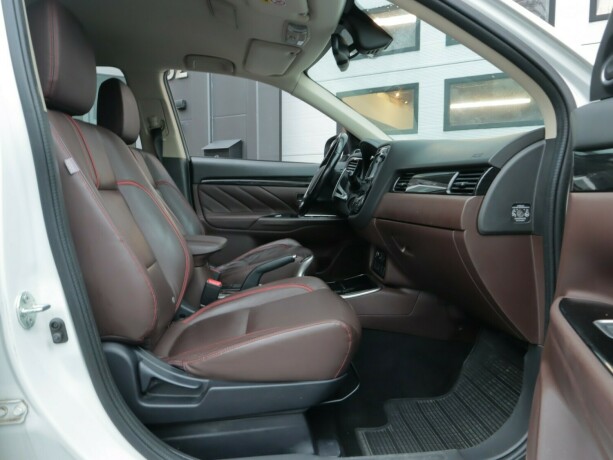 mitsubishi-outlander-elektrisitetbensin-2016-big-10