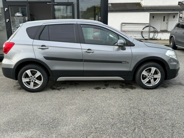 suzuki-sx4-s-cross-bensin-2013-big-3