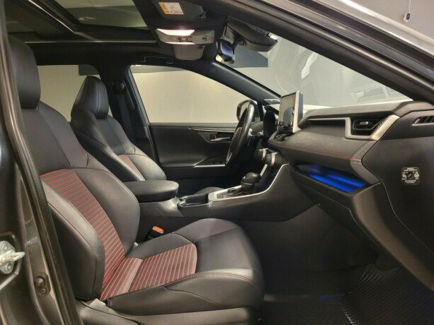 toyota-rav4-plug-in-petrol-2021-big-9