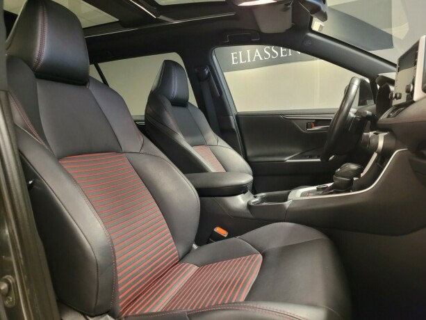 toyota-rav4-plug-in-petrol-2021-big-10