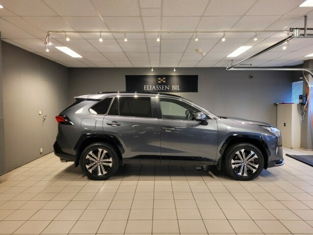 toyota-rav4-plug-in-petrol-2021-big-7